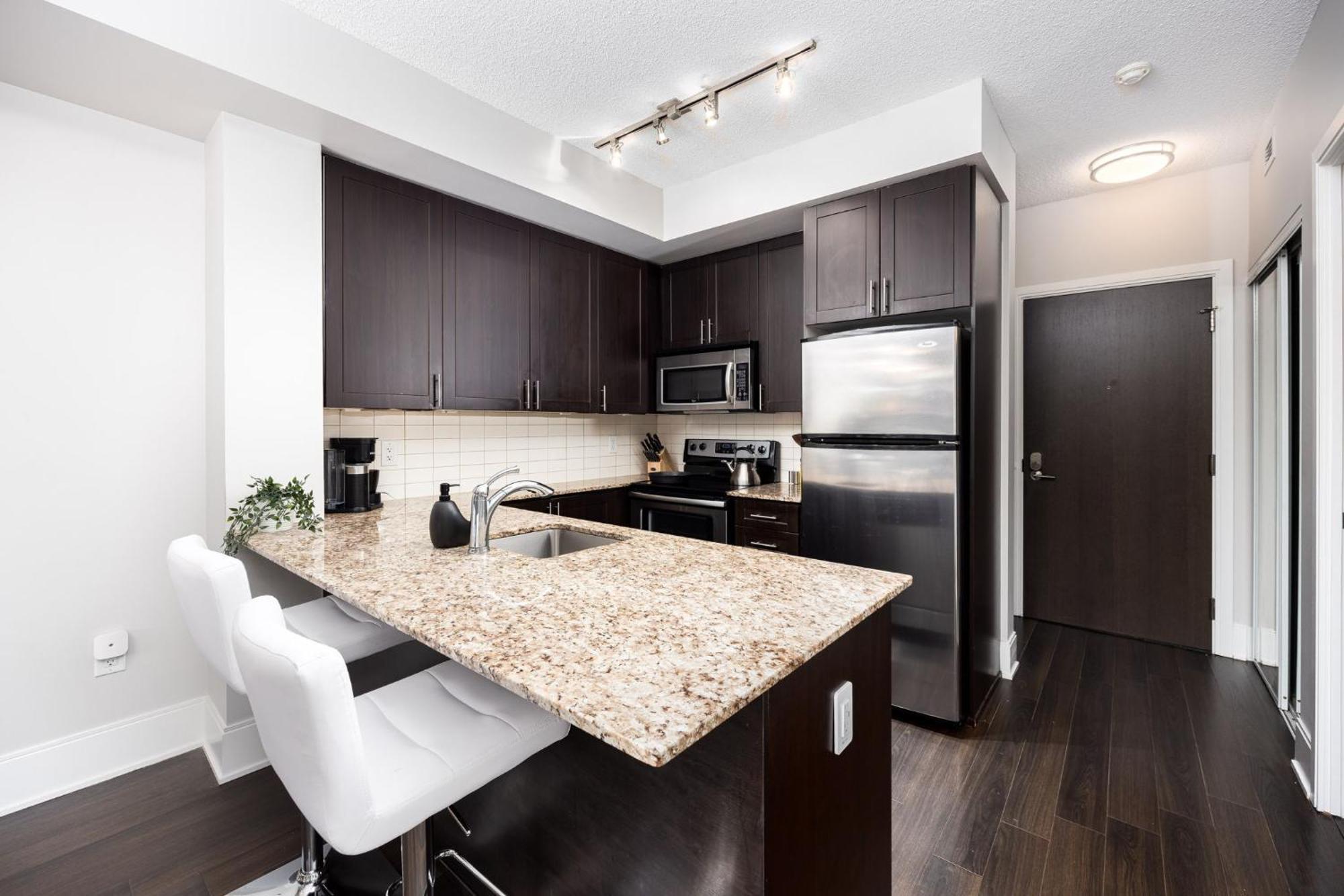 Dwtn Condo Near Cn Tower! W/ Free Parking 多伦多 外观 照片