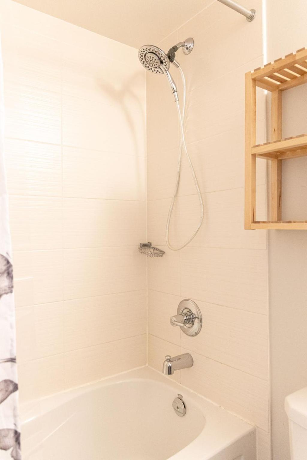 Dwtn Condo Near Cn Tower! W/ Free Parking 多伦多 外观 照片